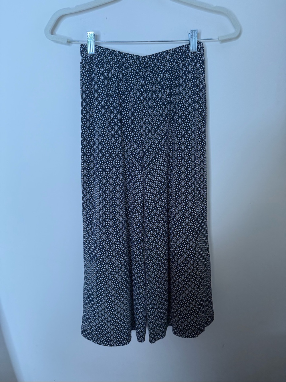 Chico's Easywear Black and White Geo Print Skirt